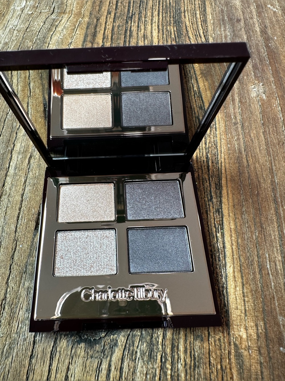 Charlotte Tilbury Luxury Palette - gray eyeshadow